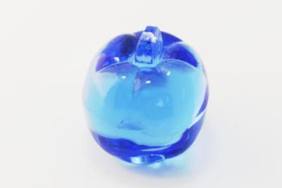 Perle pomme bleu azur translucide