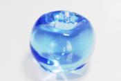 Perle pomme bleu translucide