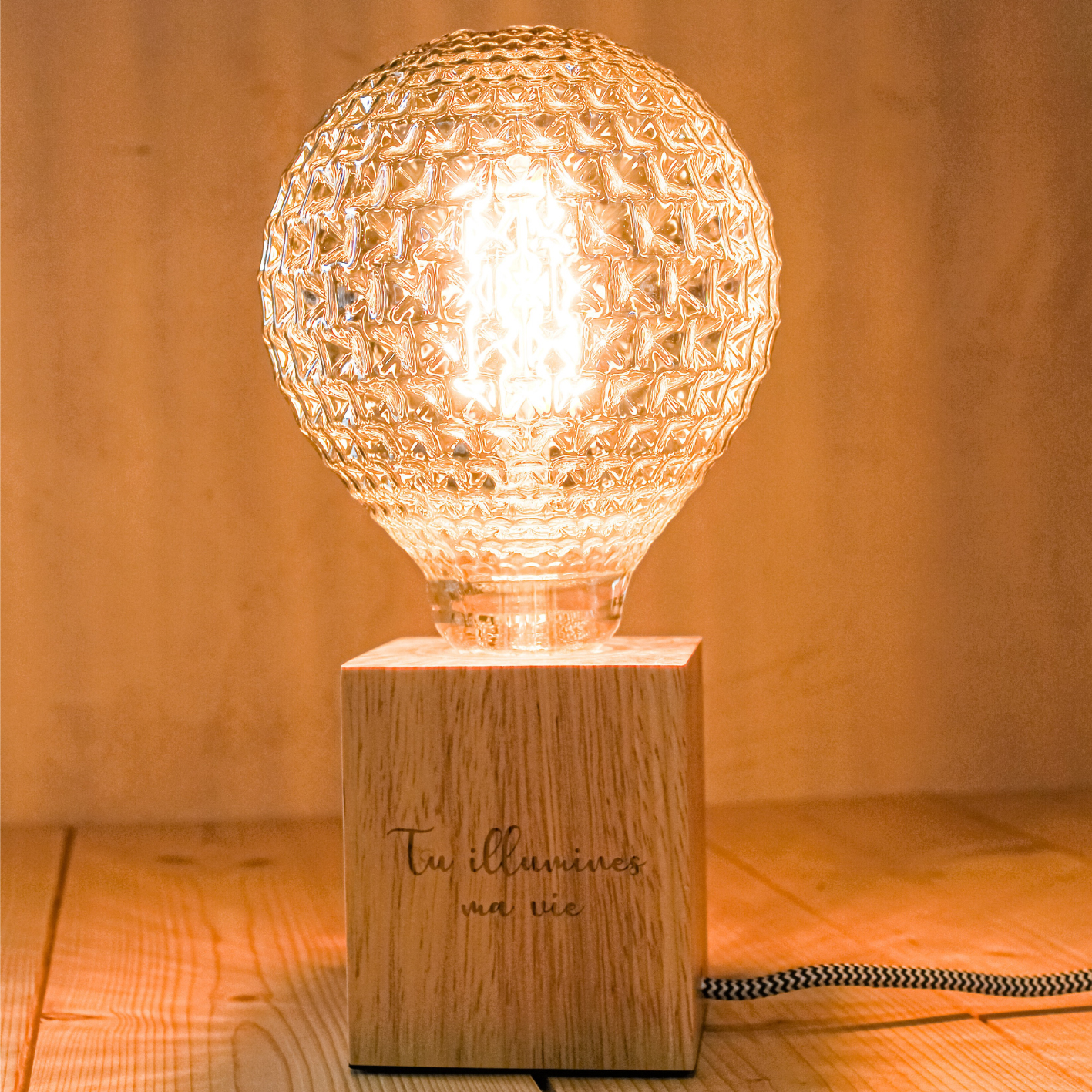 Lampe en bois personnalisée en gravure laser