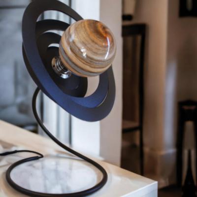 Lampe  poser en mtal noir cration originale design